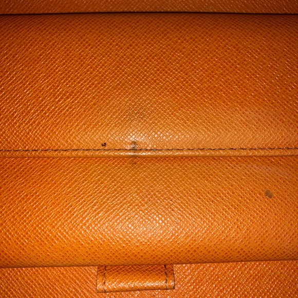 Authentic Vintage Louis Vuitton Epi leather wallet - Picture 3 of 7